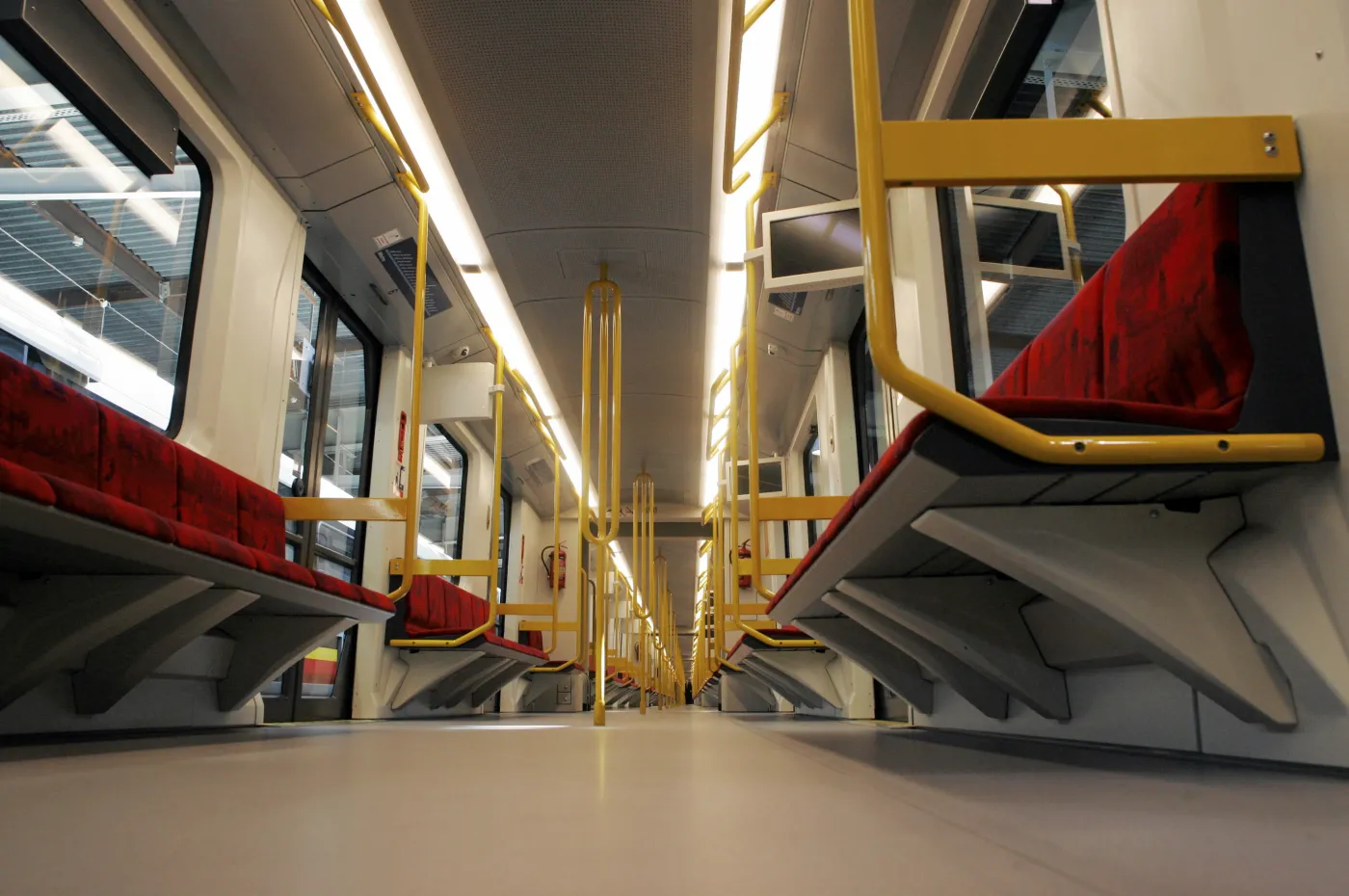 1509901-06-10-2013-warszawa-metro-warszawskie.jpg