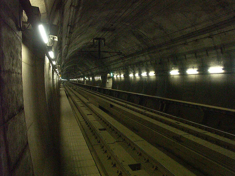 1643638-tunel-seikan-stacja-yoshioka-kaitei.jpg