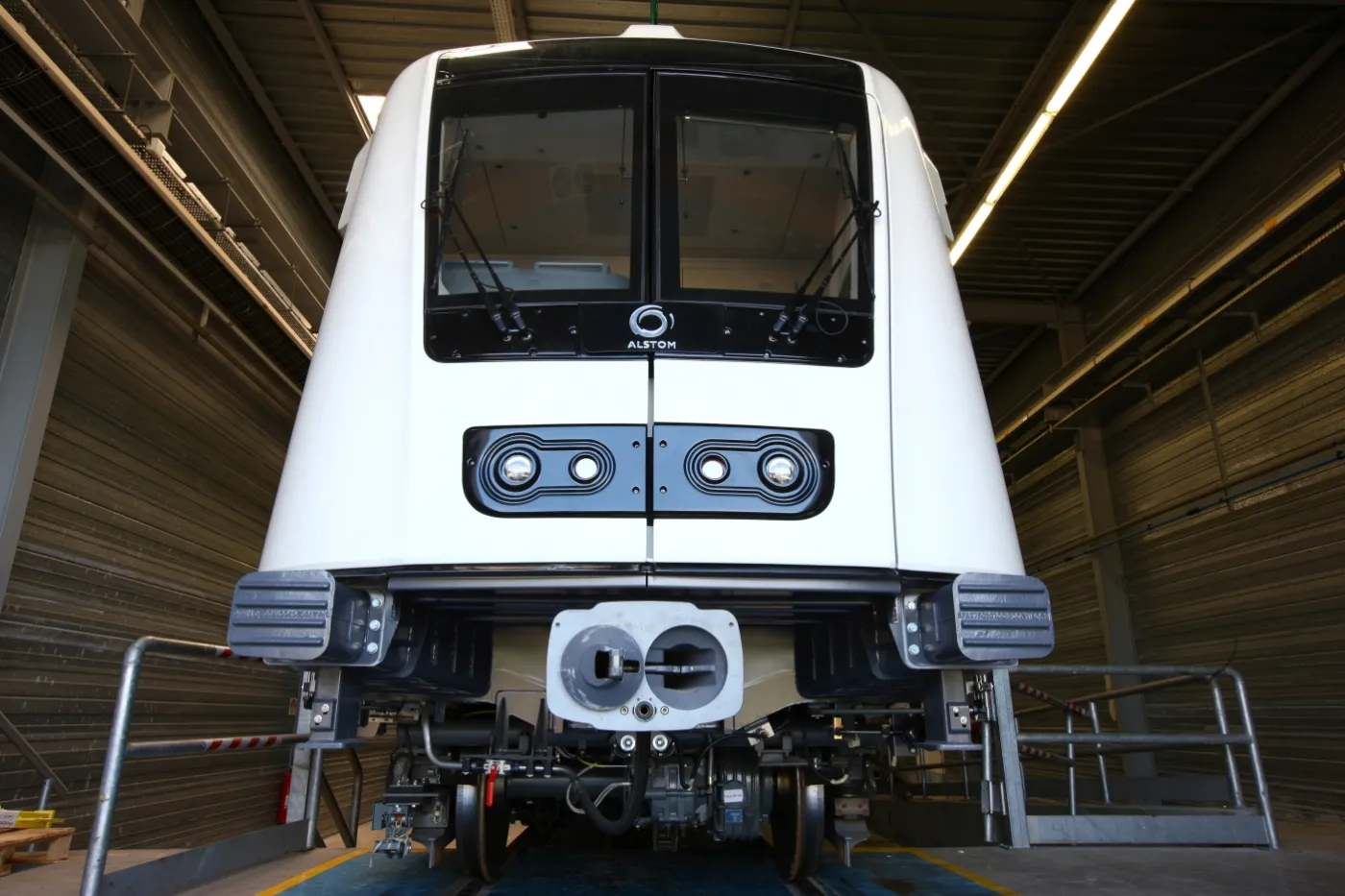 1738442-przod-nowego-wagonu-automatycznego.jpg