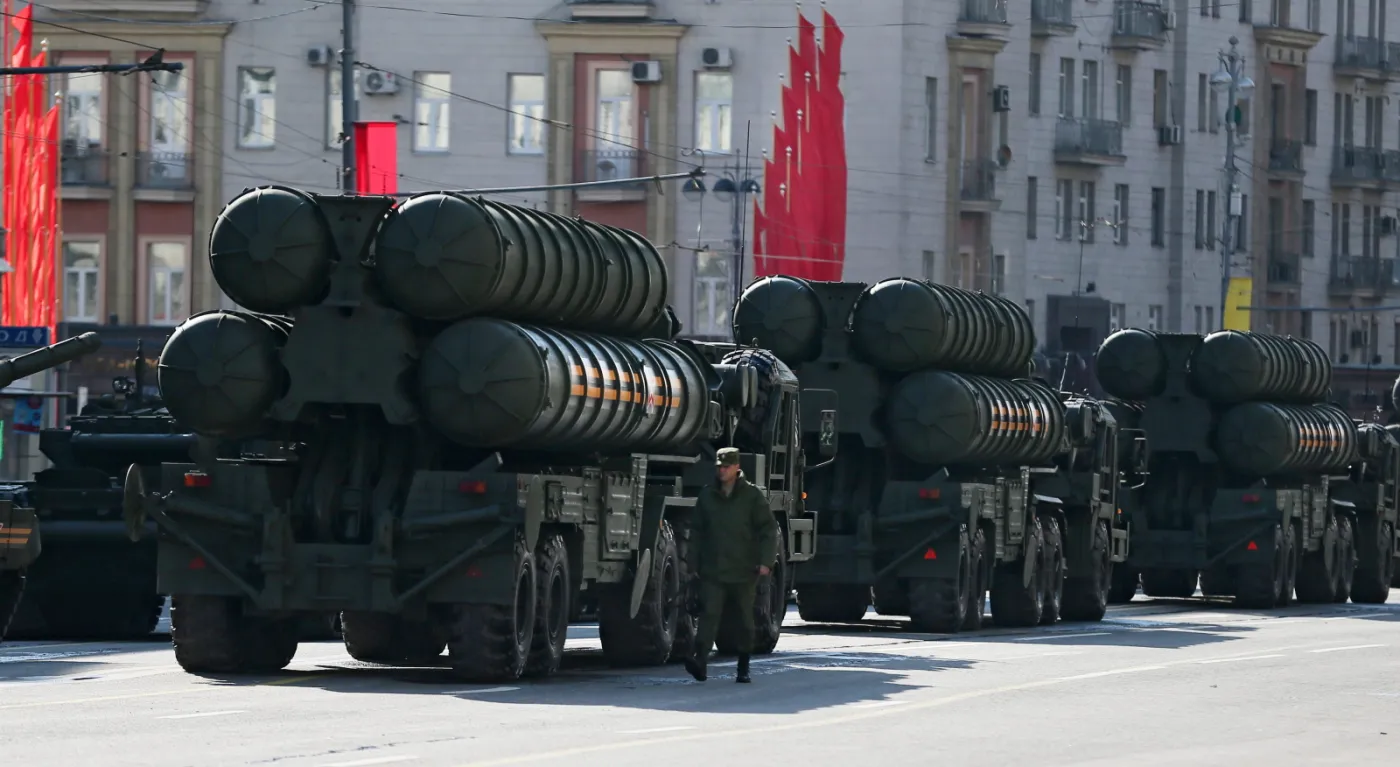 1774430-rosyjskie-transportery-rakiet-s-400.jpg