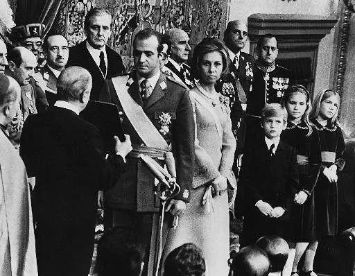 Król Hiszpanii Juan Carlos i królowa Sophia, 22 listopada 1975 roku, EPA/STR Dostawca: PAP/EPA.