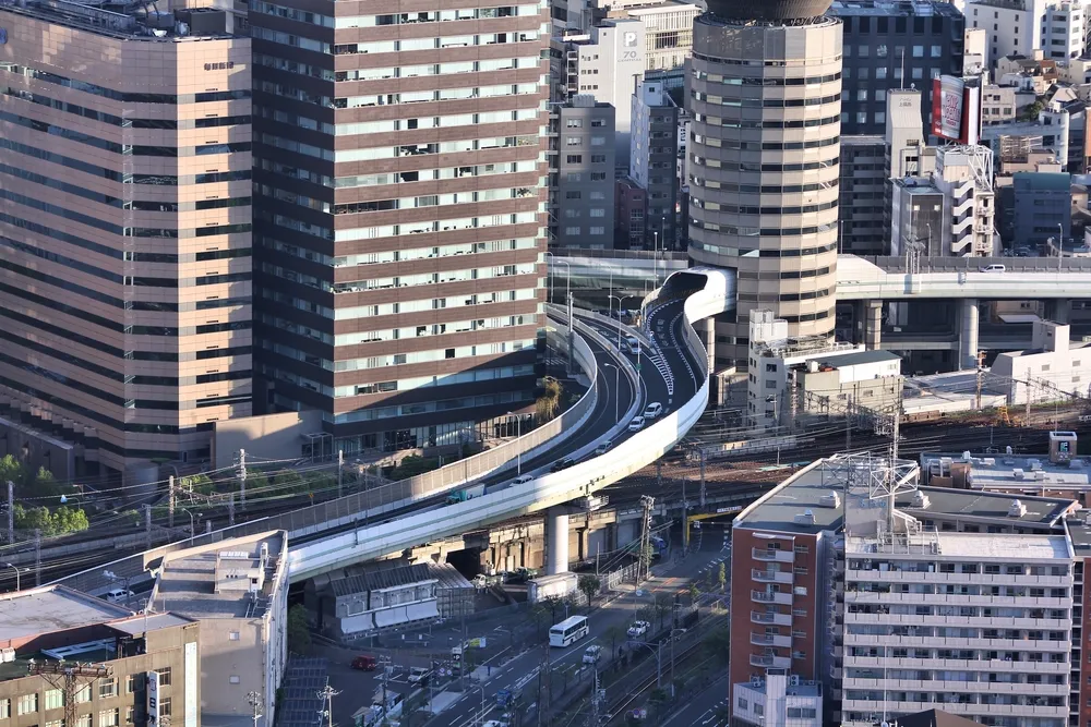 1644505-gate-tower-w-osace-japonia-27-04-2012.jpg