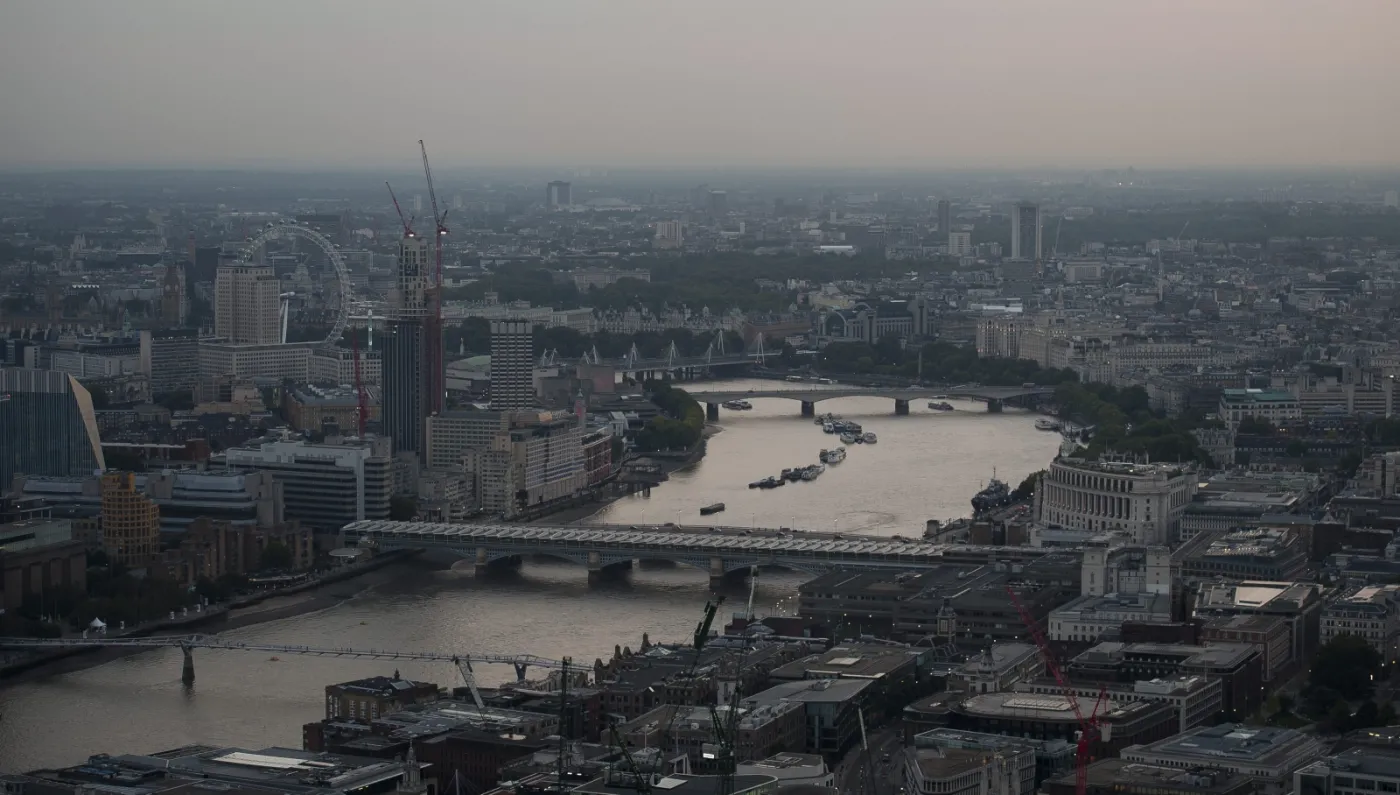 1915398-panorama-londynu-widziana-z-wiezowca.jpg