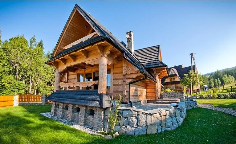 1924231-tradycyjny-dom-z-bali-w-koscielisku.png