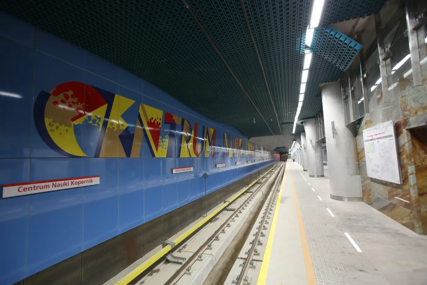 2004300-stacja-ii-linii-metra-centrum-nauki.jpg