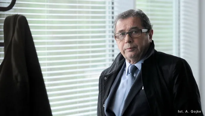 Układ zamknięty (2013)