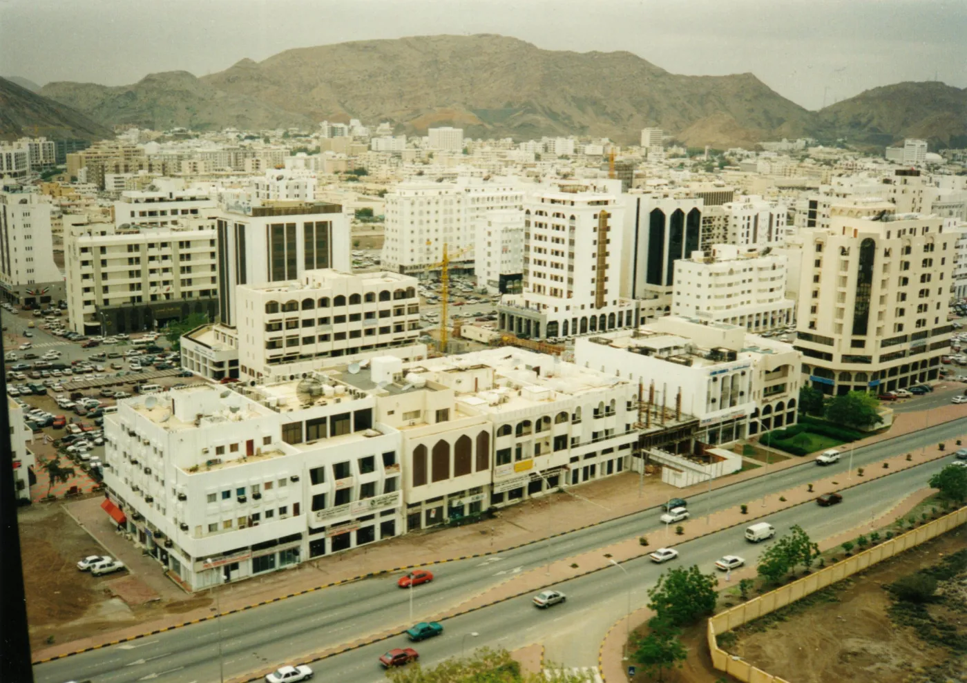 10. Oman, 106,83