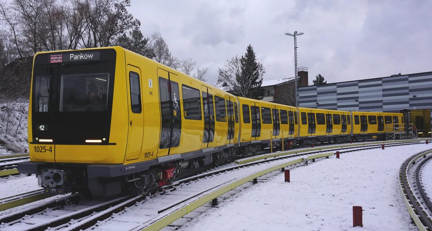 2115425-pociag-stadlera-dla-metra-w-berlinie.jpg