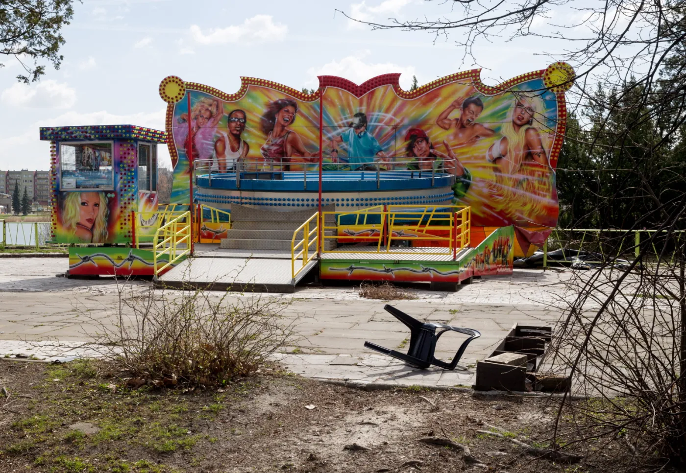 2146551-nieczynne-slaskie-wesole-miasteczko.jpg