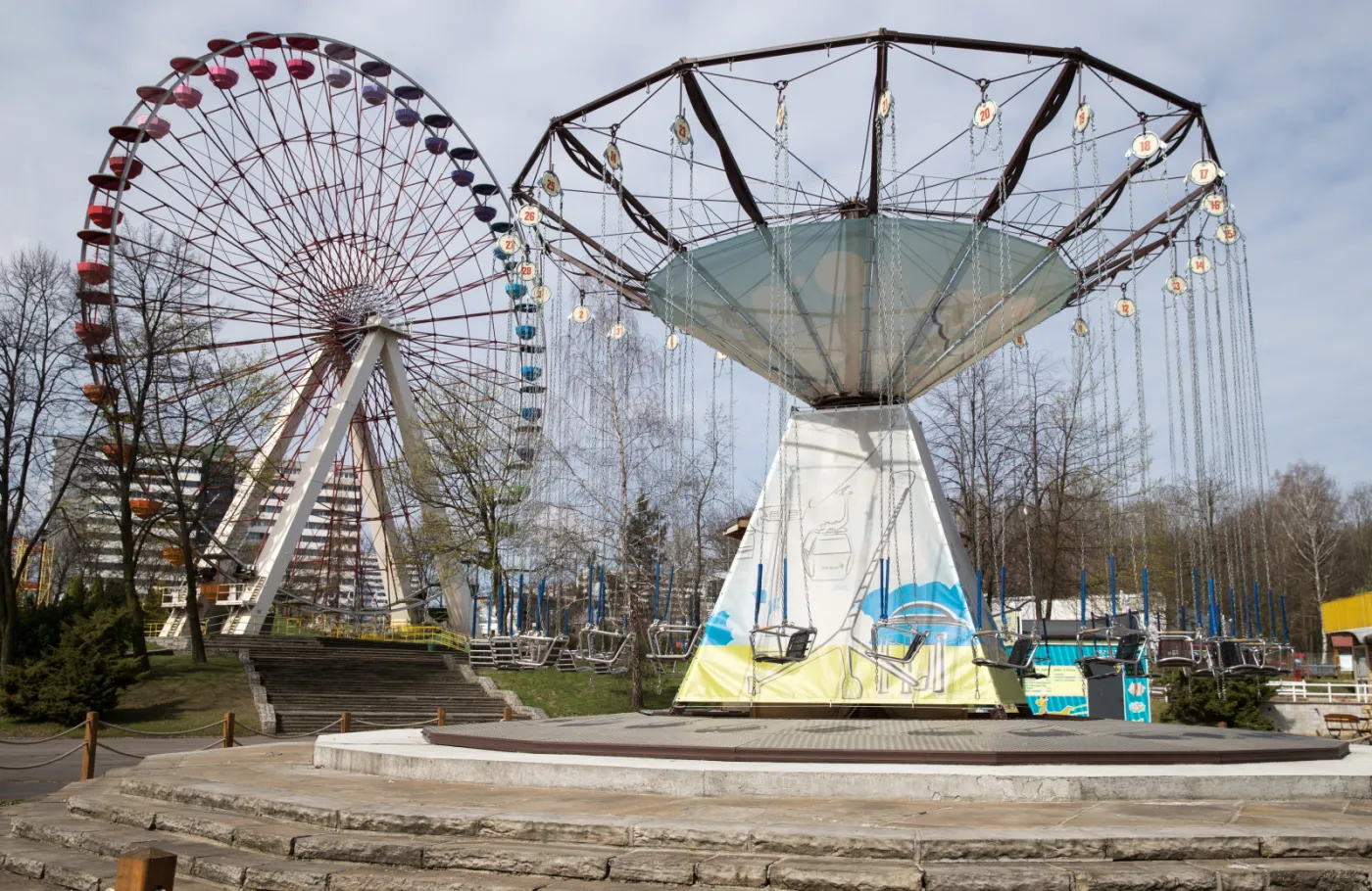 2146567-nieczynne-slaskie-wesole-miasteczko.jpg
