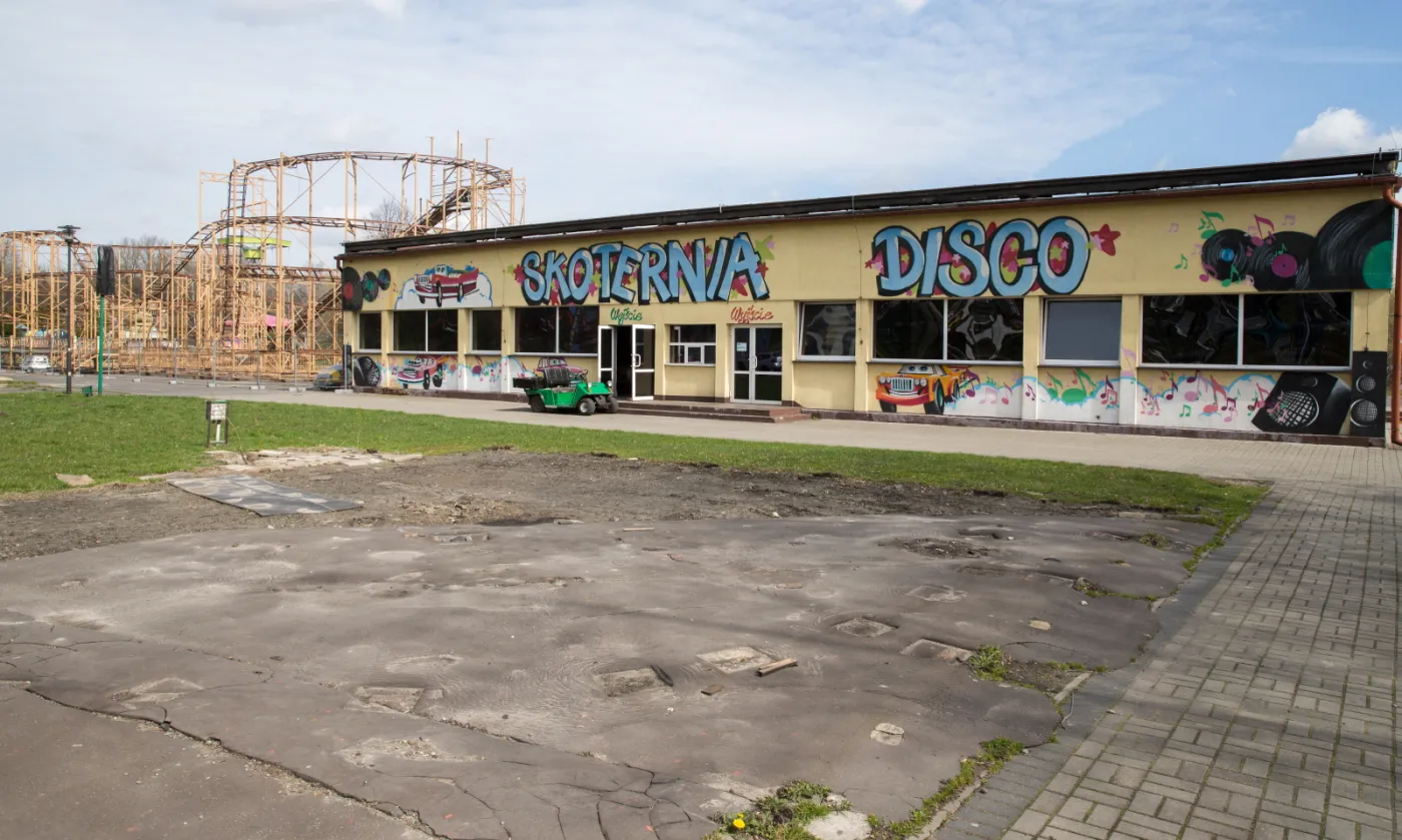 2146518-nieczynne-slaskie-wesole-miasteczko.jpg
