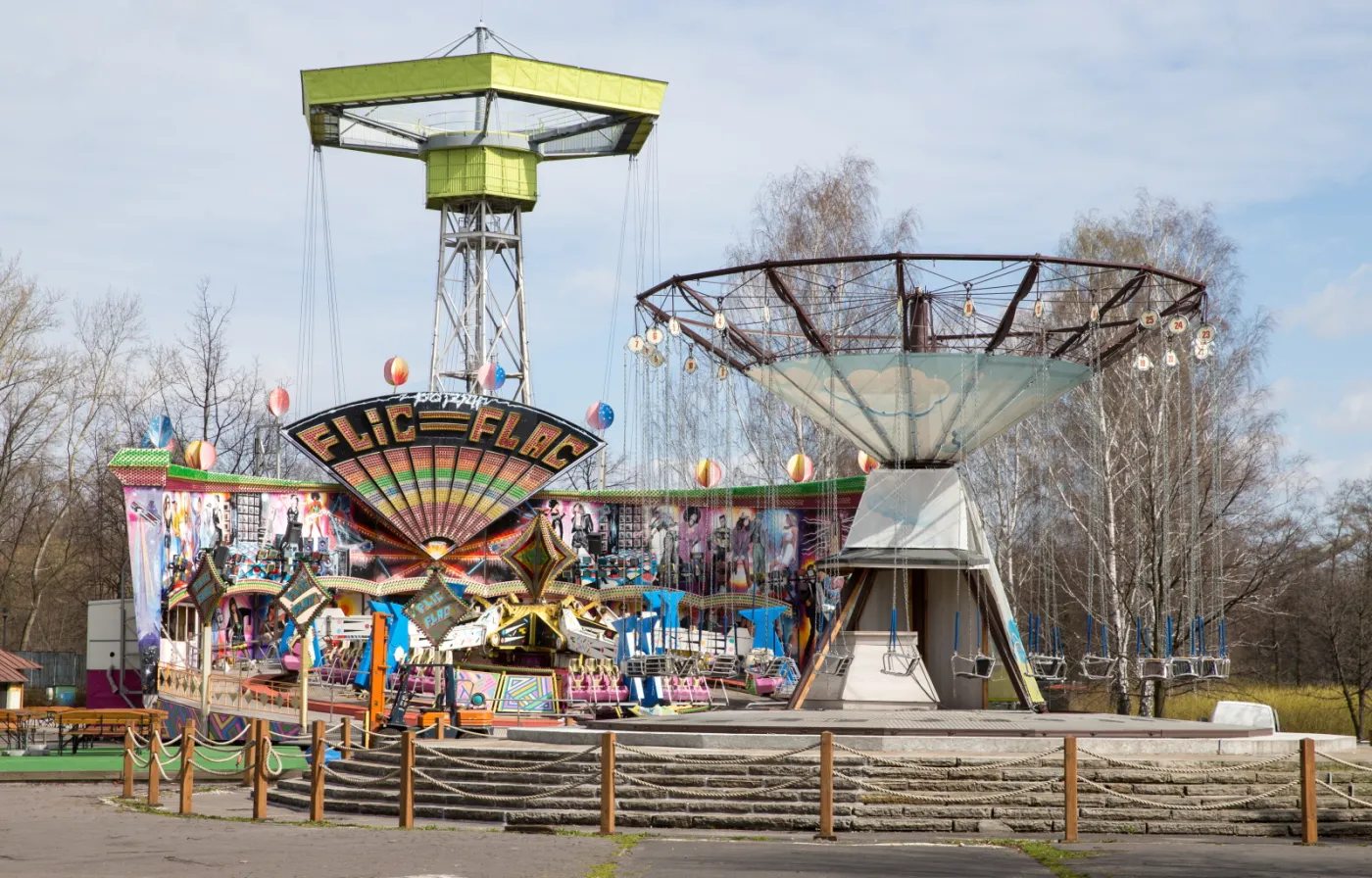 2146535-nieczynne-slaskie-wesole-miasteczko.jpg
