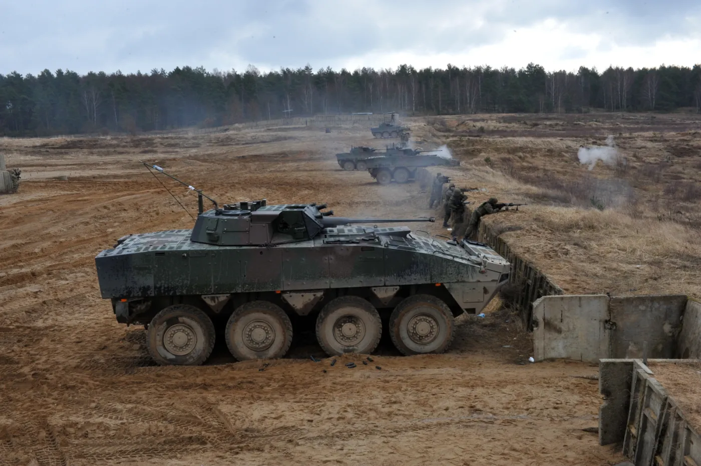 2101992-poligon-w-drawsku-pomorskim-bojowe.jpg
