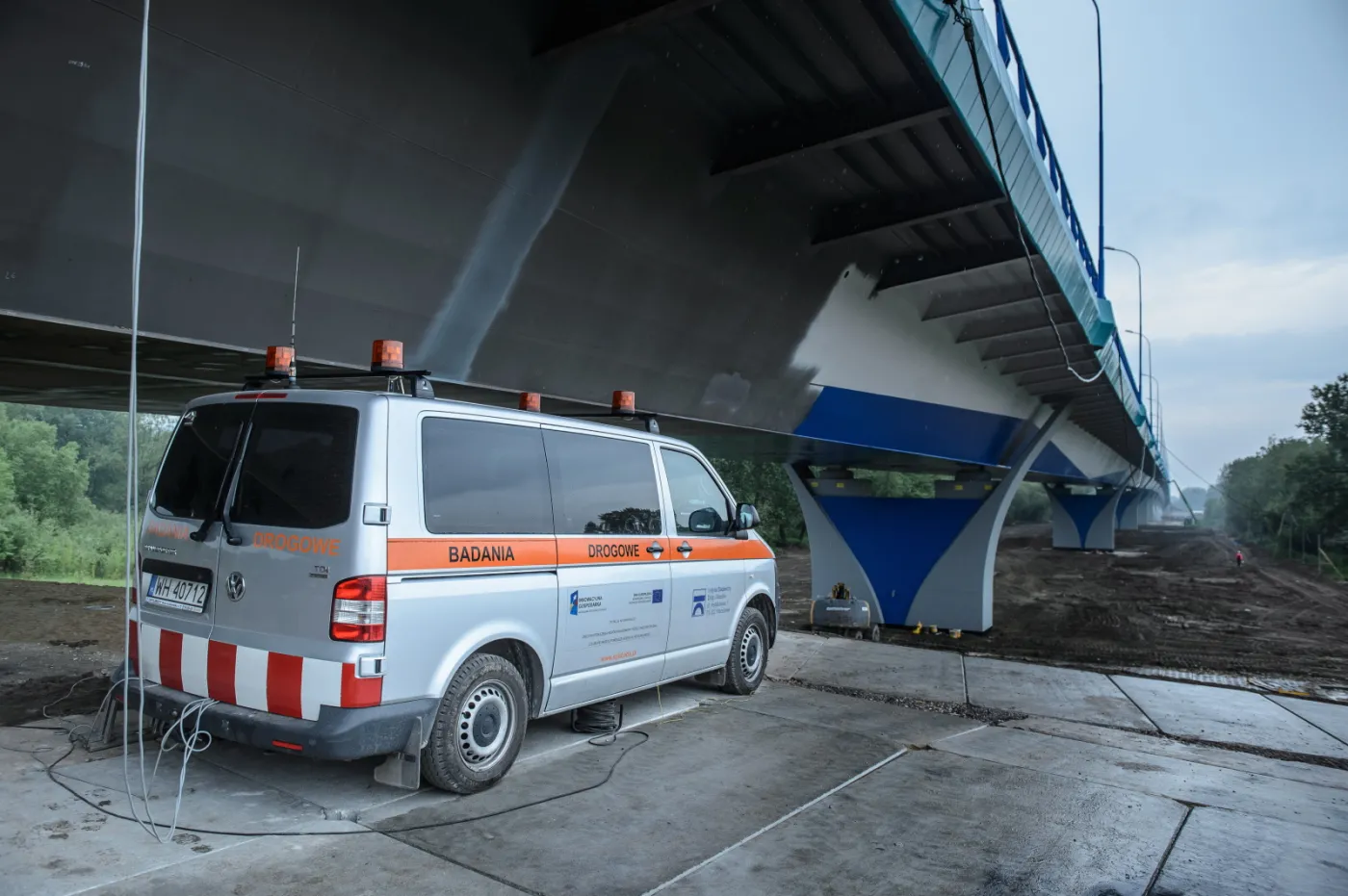 2185772-proba-obciazeniowa-mostu-w-kamieniu.jpg