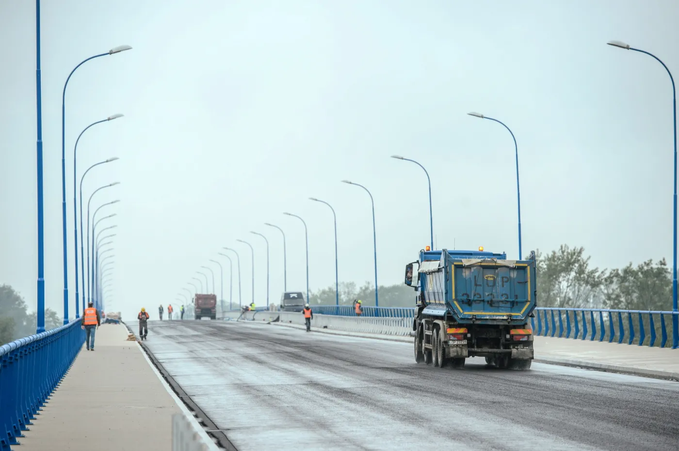 2185788-proba-obciazeniowa-mostu-w-kamieniu.jpg