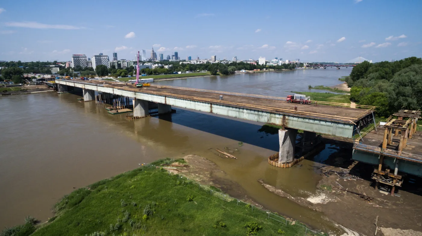 Widok z lotu ptaka na remontowany Most Łazienkowski [ZDJĘCIA]