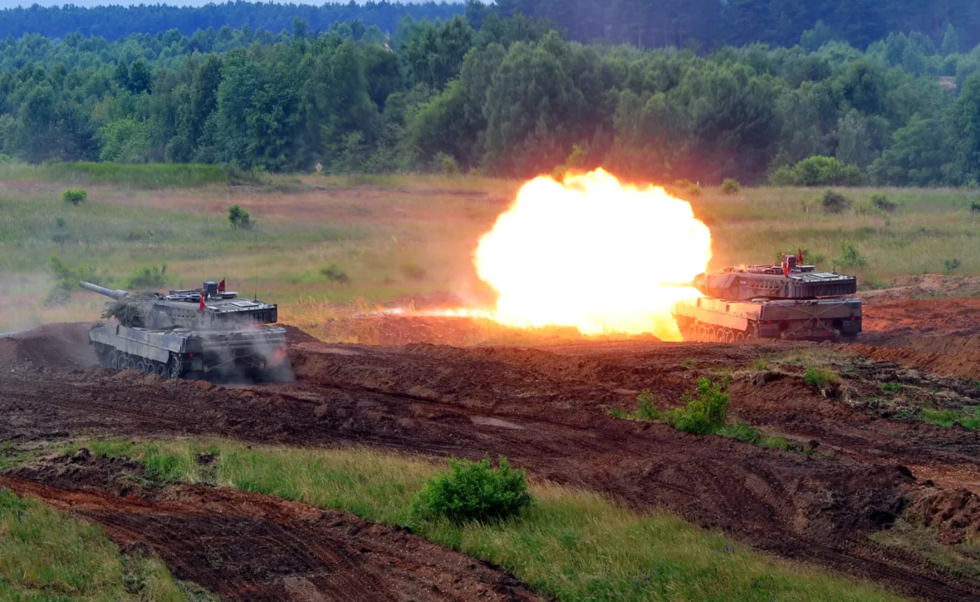 2223176-dunskie-czolgi-leopard-2a5-podczas.jpg
