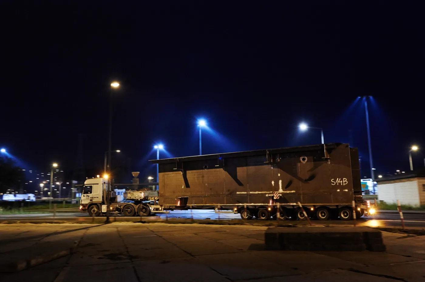 2227794-transport-elementow-jezdnych-mostu.jpg