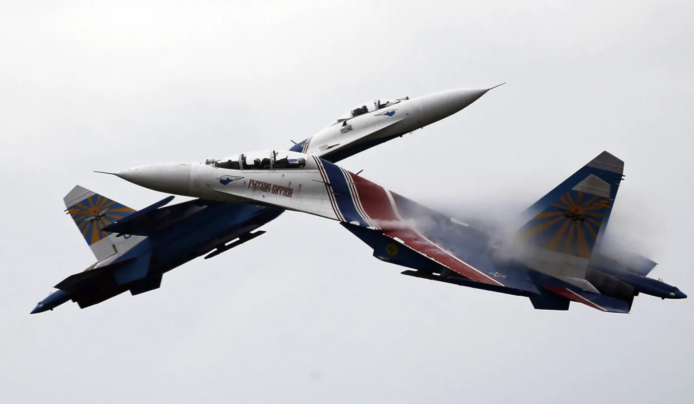 2264255-mysliwce-su-27-zespolu-akrobacyjnego.jpg