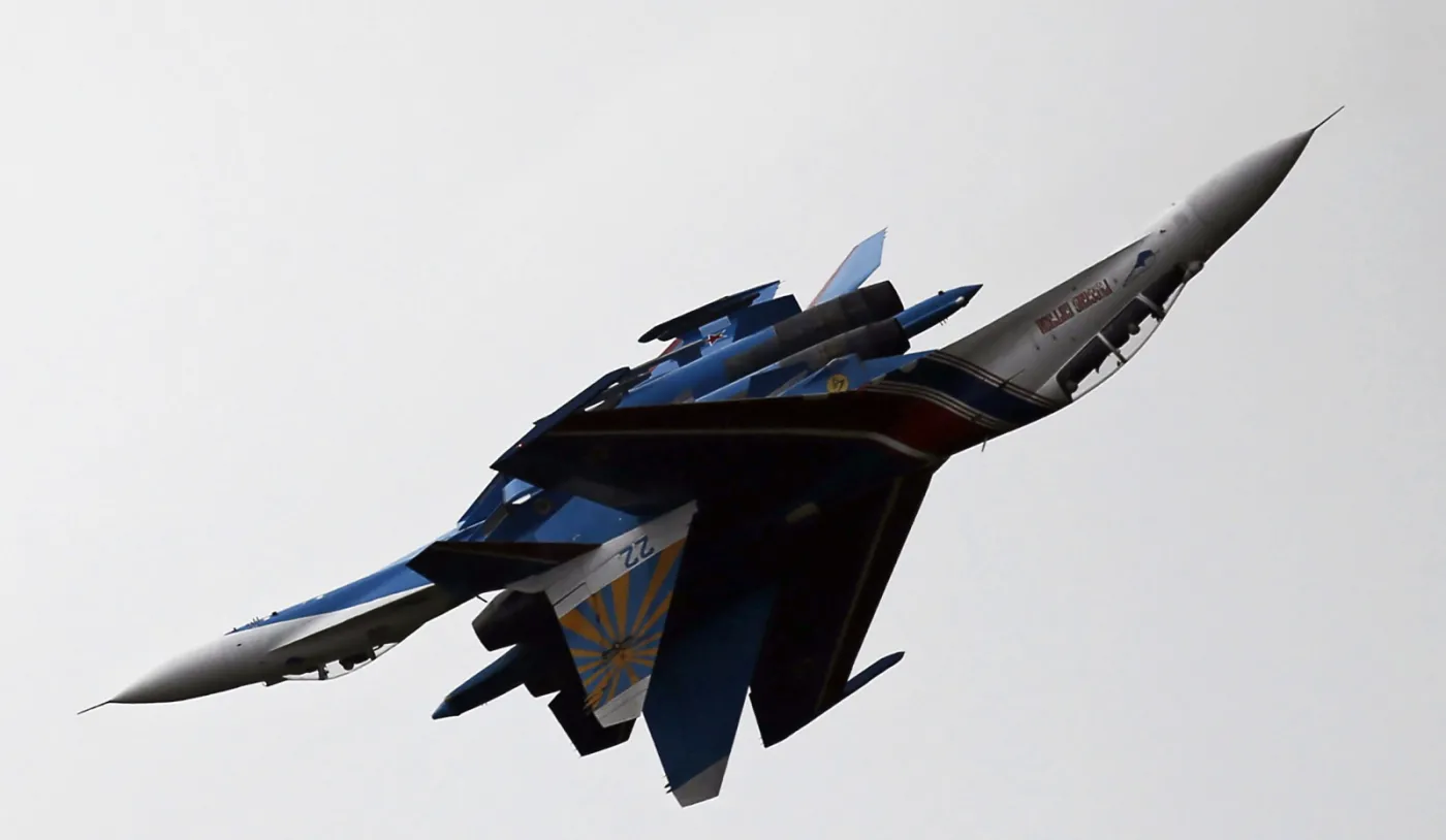 2264271-mysliwce-su-27-zespolu-akrobacyjnego.jpg