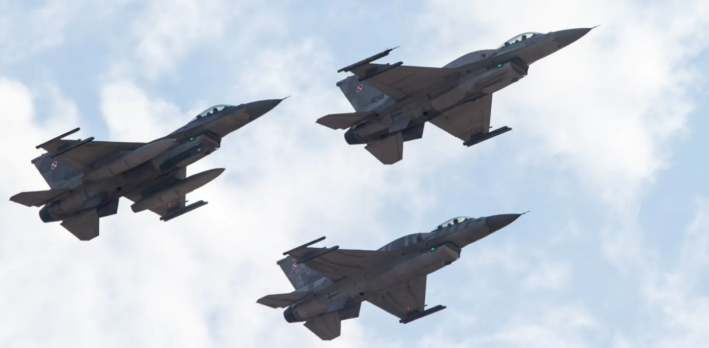 2283614-f-16-polskich-sil-zbrojnych-podczas.jpg