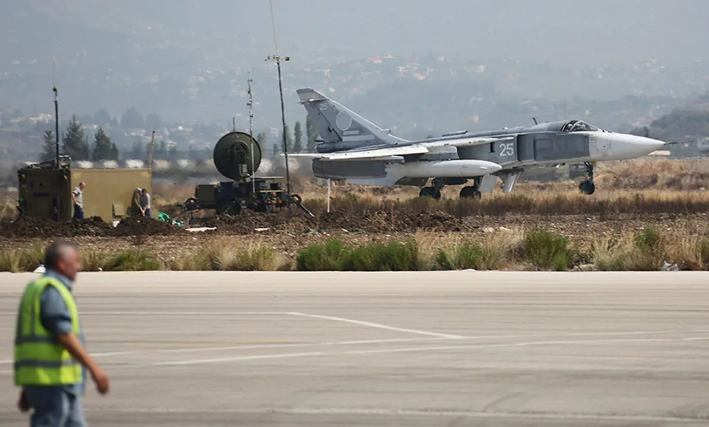 2336646-rosyjski-bombowiec-su-24-m-startujacy.jpg