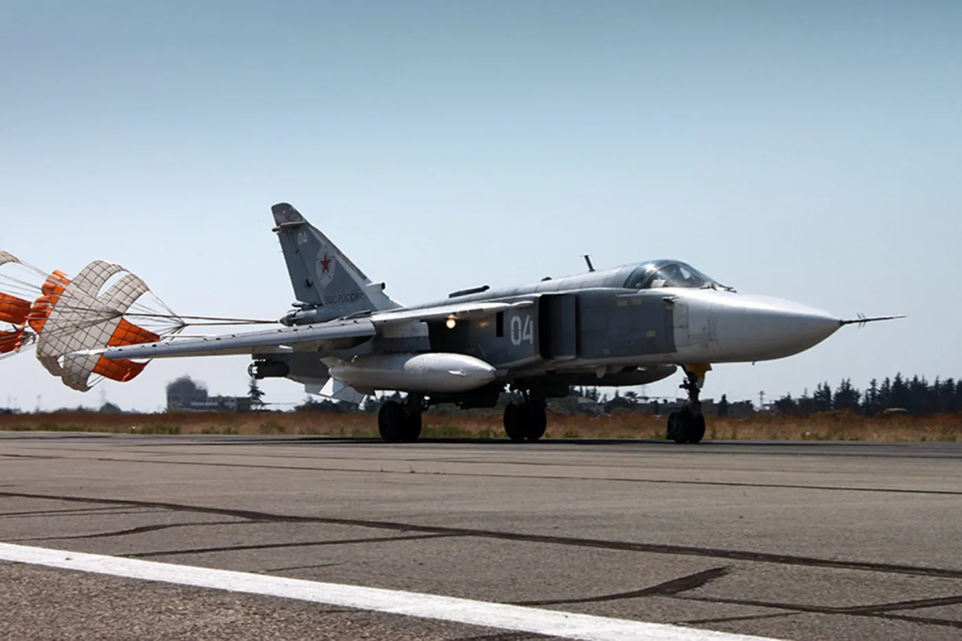 2336726-rosyjski-bombowiec-su-24-m-startujacy.jpg