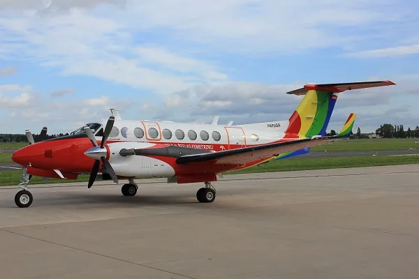 2373246-beechcraft-kingair-air-350-w-wersji.jpg