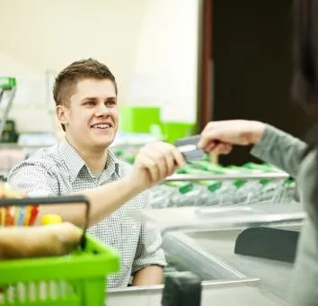 Kasjerzy i pracownicy sklepów