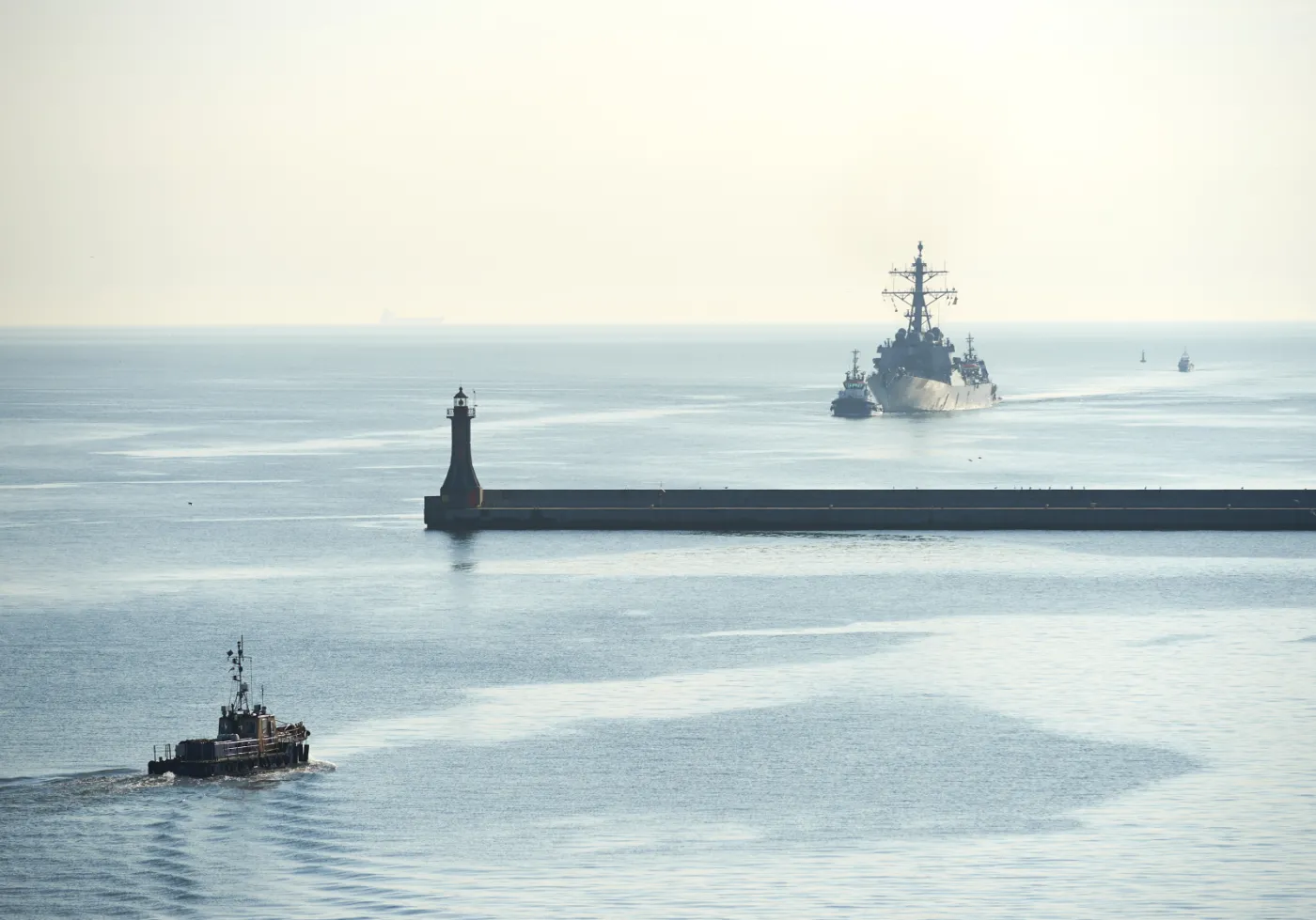 2512395-amerykanski-niszczyciel-uss-donald.jpg