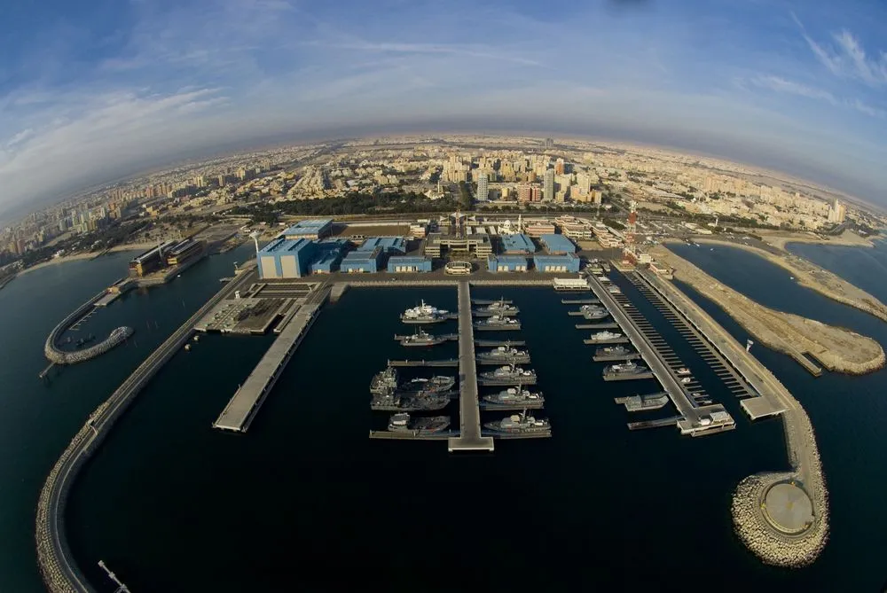 Ceny ropy znów spadają. Kończy się strajk naftowców w Kuwejcie