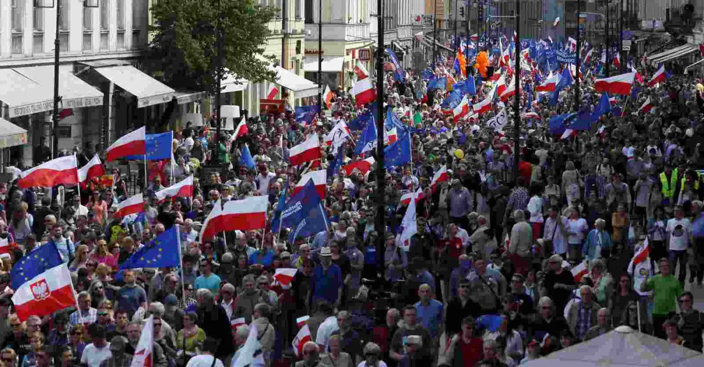 "Uważam KOD za sektę, ale nim nie gardzę". Wywiad z prof. Zenderowskim