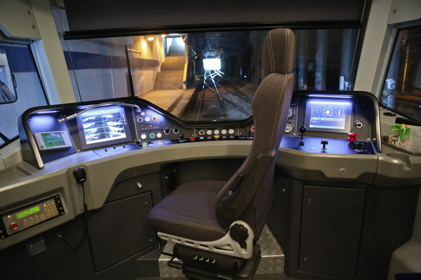 2567411-pierwszy-elektryczny-zespol-trakcyjny.jpg