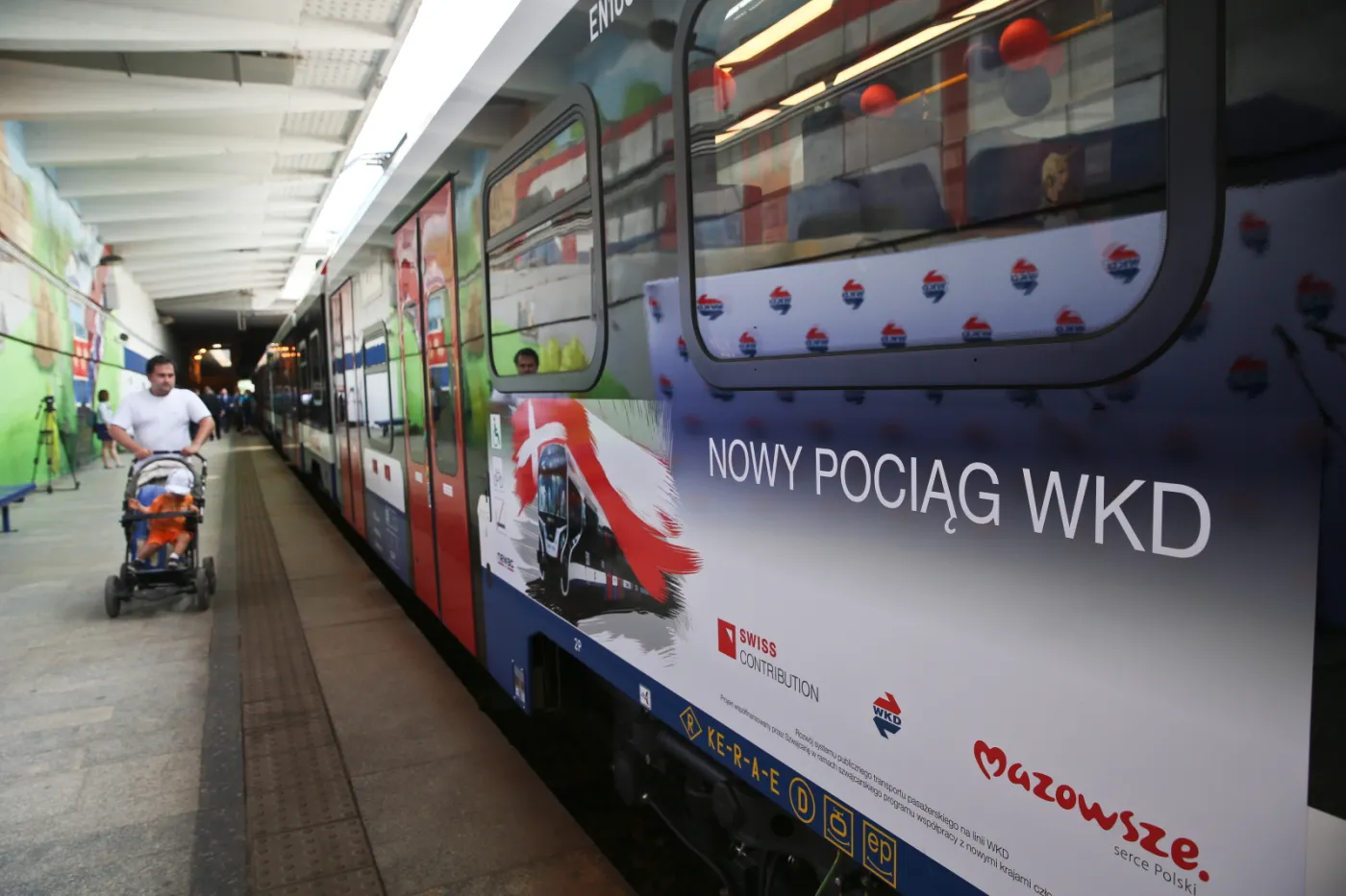 2567427-pierwszy-elektryczny-zespol-trakcyjny.jpg