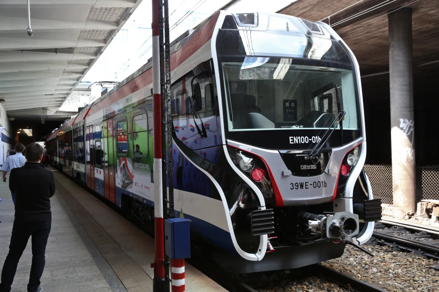 2567507-pierwszy-elektryczny-zespol-trakcyjny.jpg
