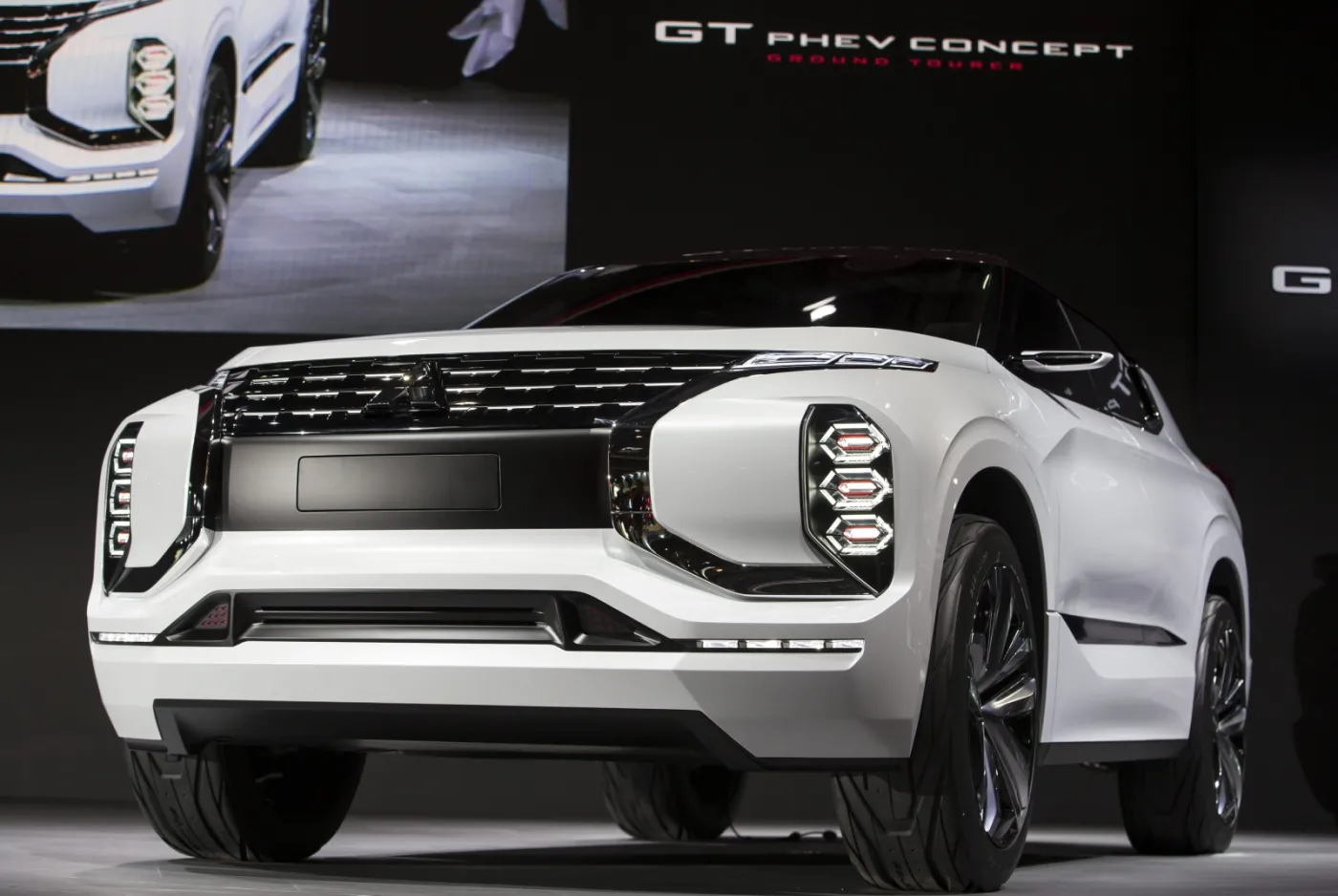 2679308-france-paris-motor-show-mitsubishi.jpg