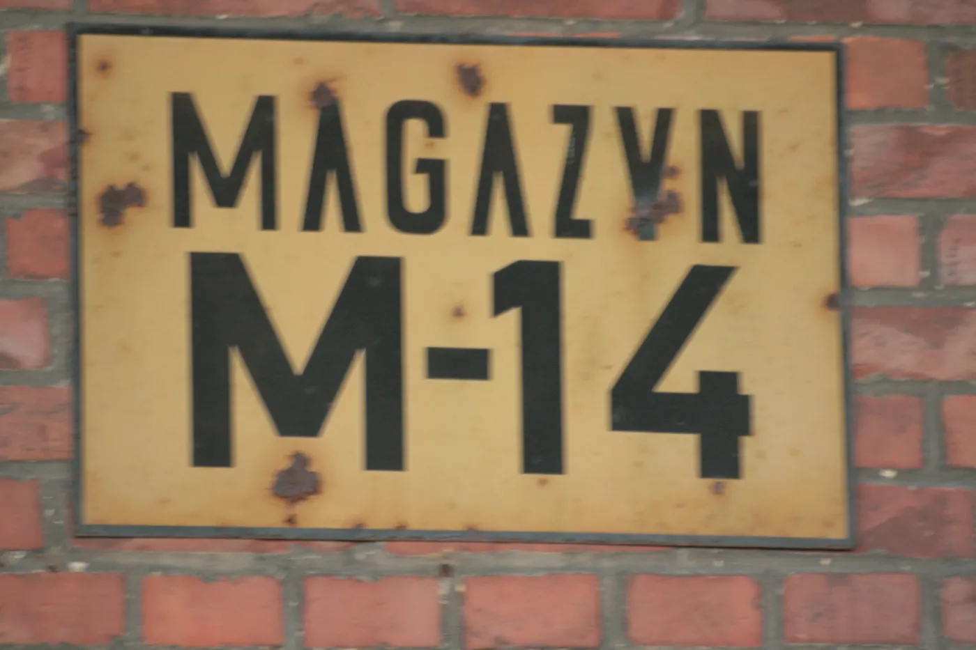 Tablica znajdująca się na magazynie