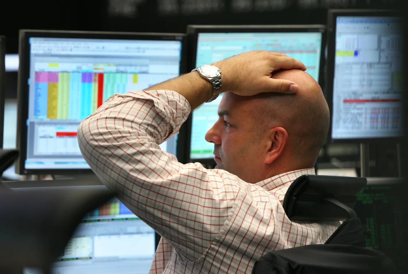 Inwestorzy pozbywają się polskich akcji i złotego