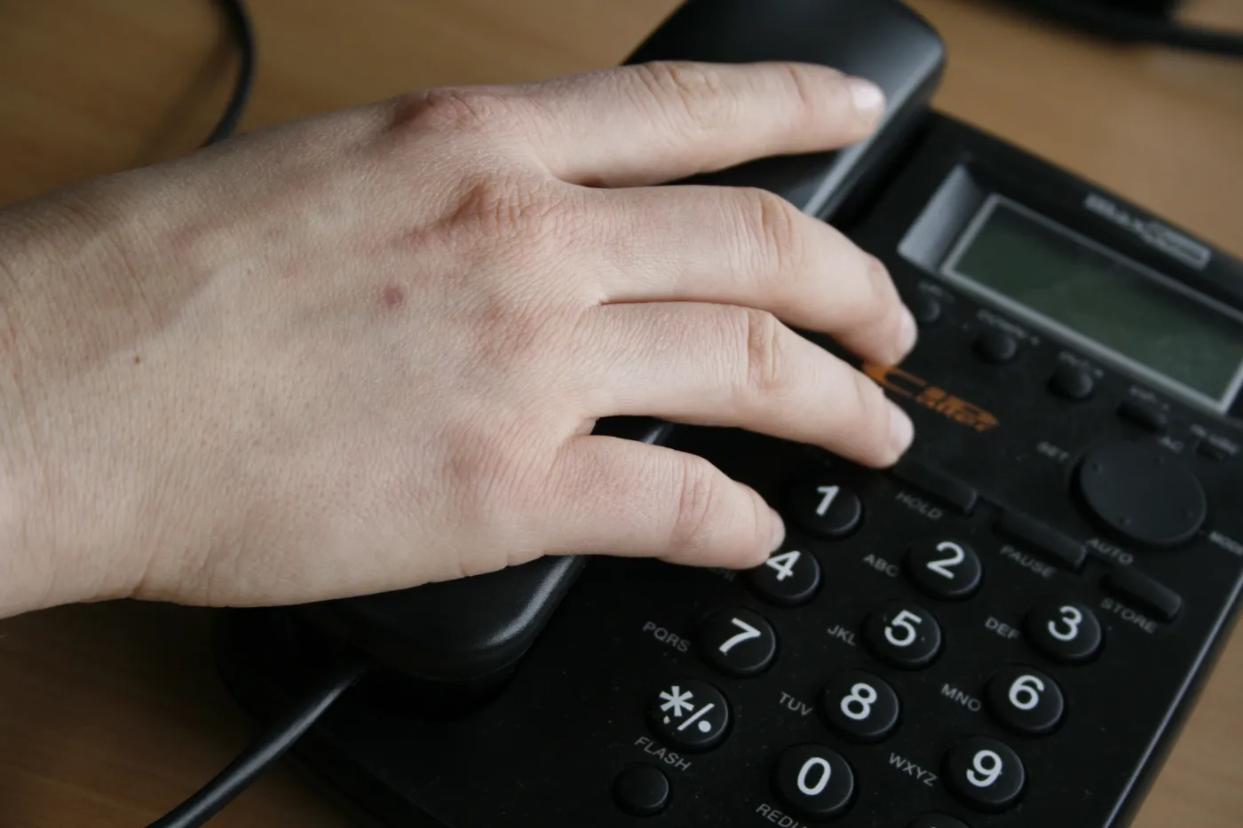 Polska telefonia stacjonarna jest superdroga