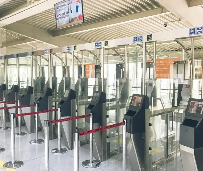 Bramki do automatycznej odprawy granicznej na Lotnisku Chopina