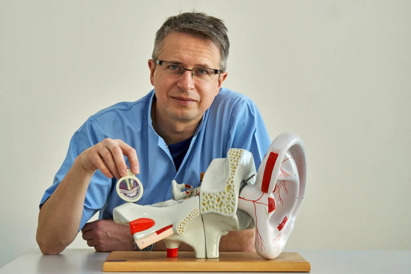 Młoteczek, kowadełko, sprężynka. O implancie ucha autorstwa polskich naukowców