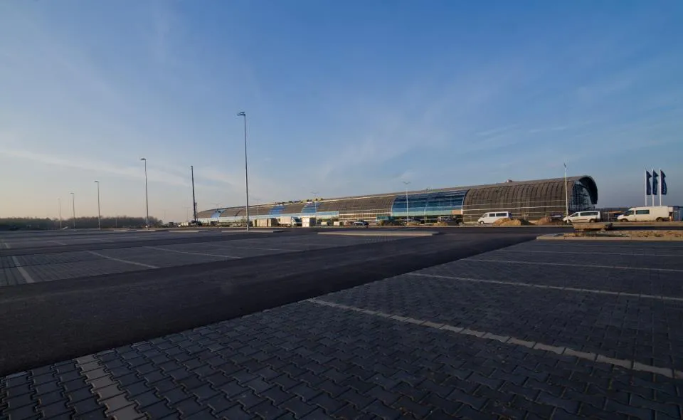 Polityczna wojna o kontrolę nad lotniskami. Koniec nocnych połączeń z Chopina?