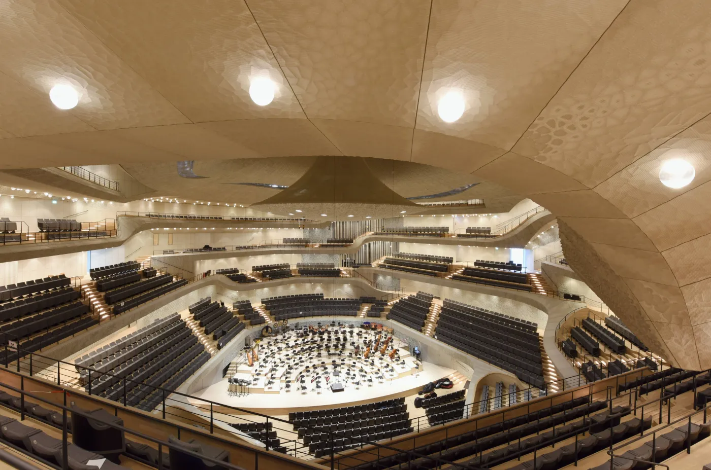 2900474-glowna-sala-koncertowa-filharmonii.jpg