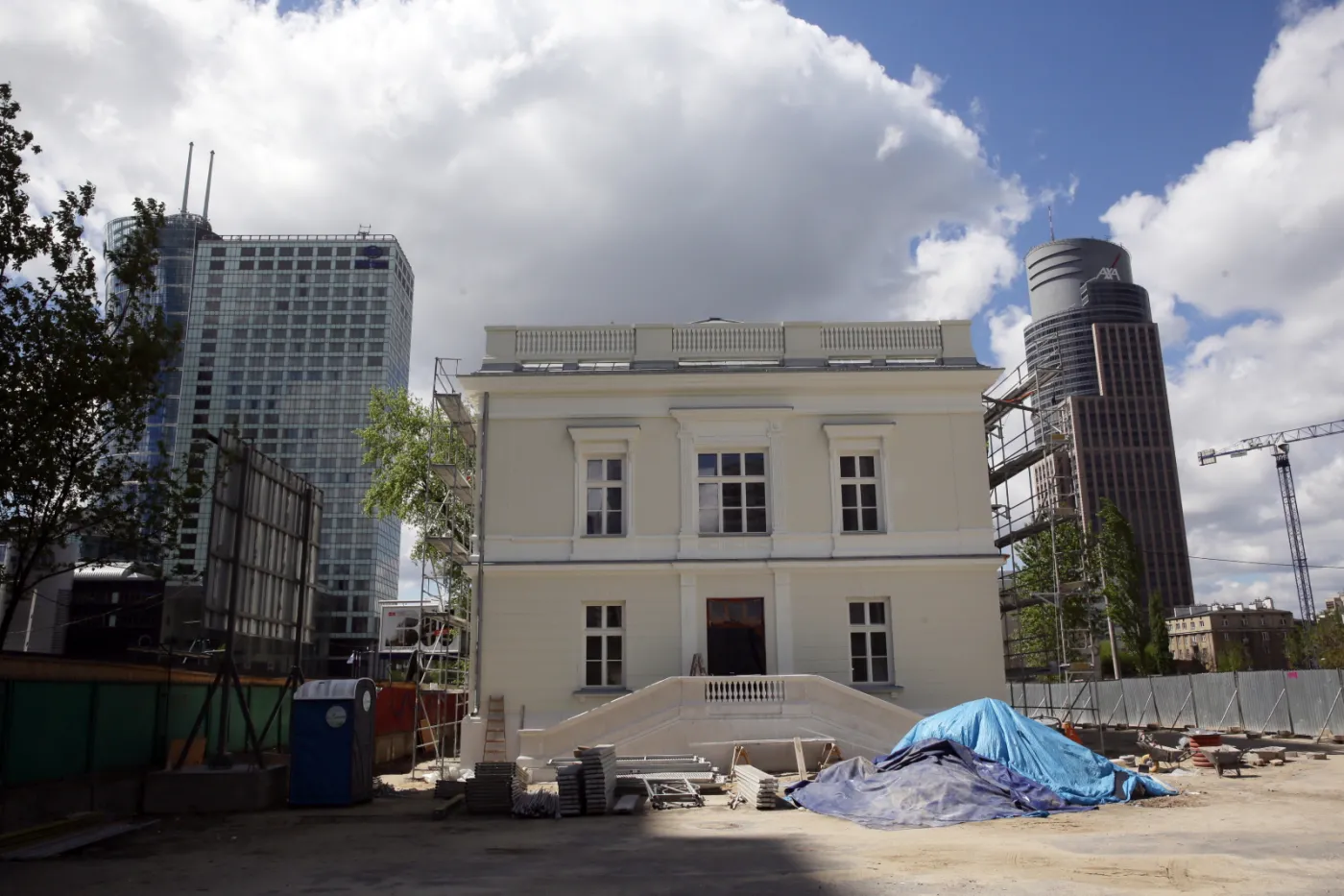 2932564-teren-bylych-browarow-warszawskich.jpg