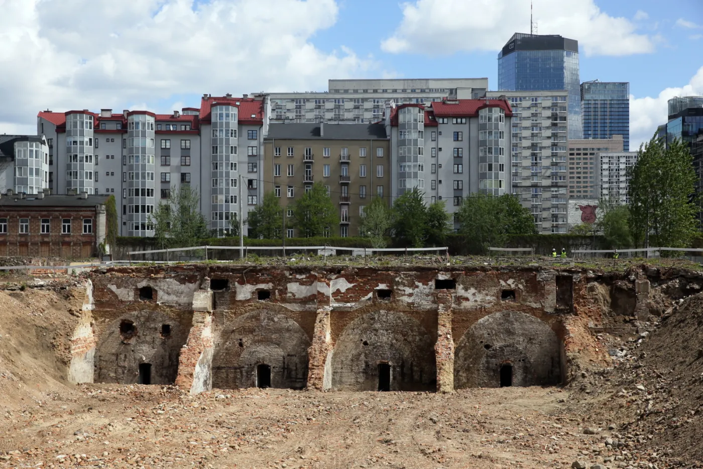 2932580-teren-bylych-browarow-warszawskich.jpg