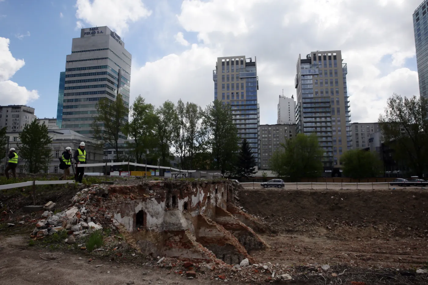 2932516-teren-bylych-browarow-warszawskich.jpg