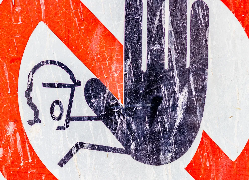 Bój się, Haruj, Przestrzegaj. Polacy są przekonani, że przepisy BHP są po to, by utrudniać życie