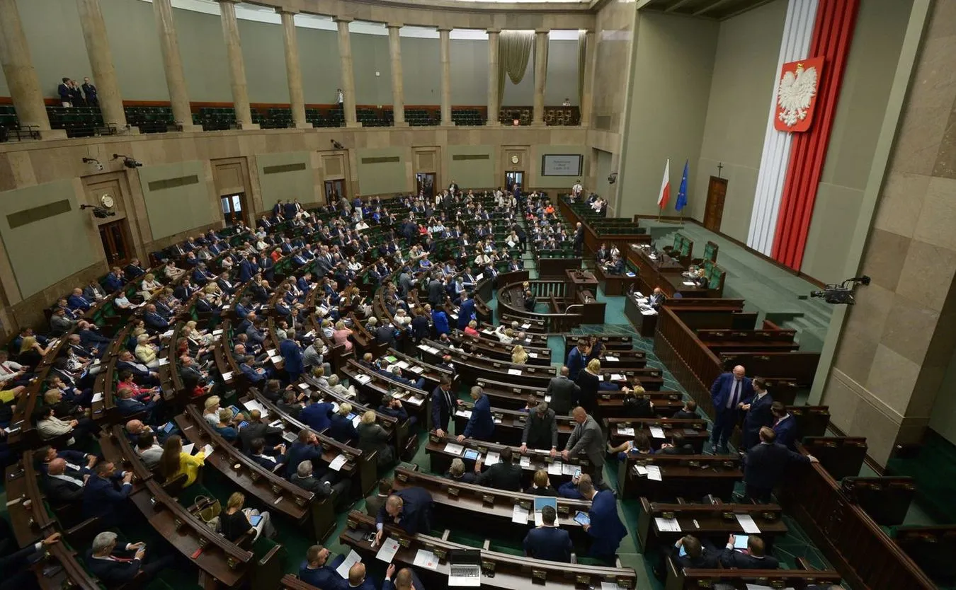 Sejm już dzisiaj zajmie się projektem ws. SN. Na sali Straż Marszałkowska, opozycja chce przerwy