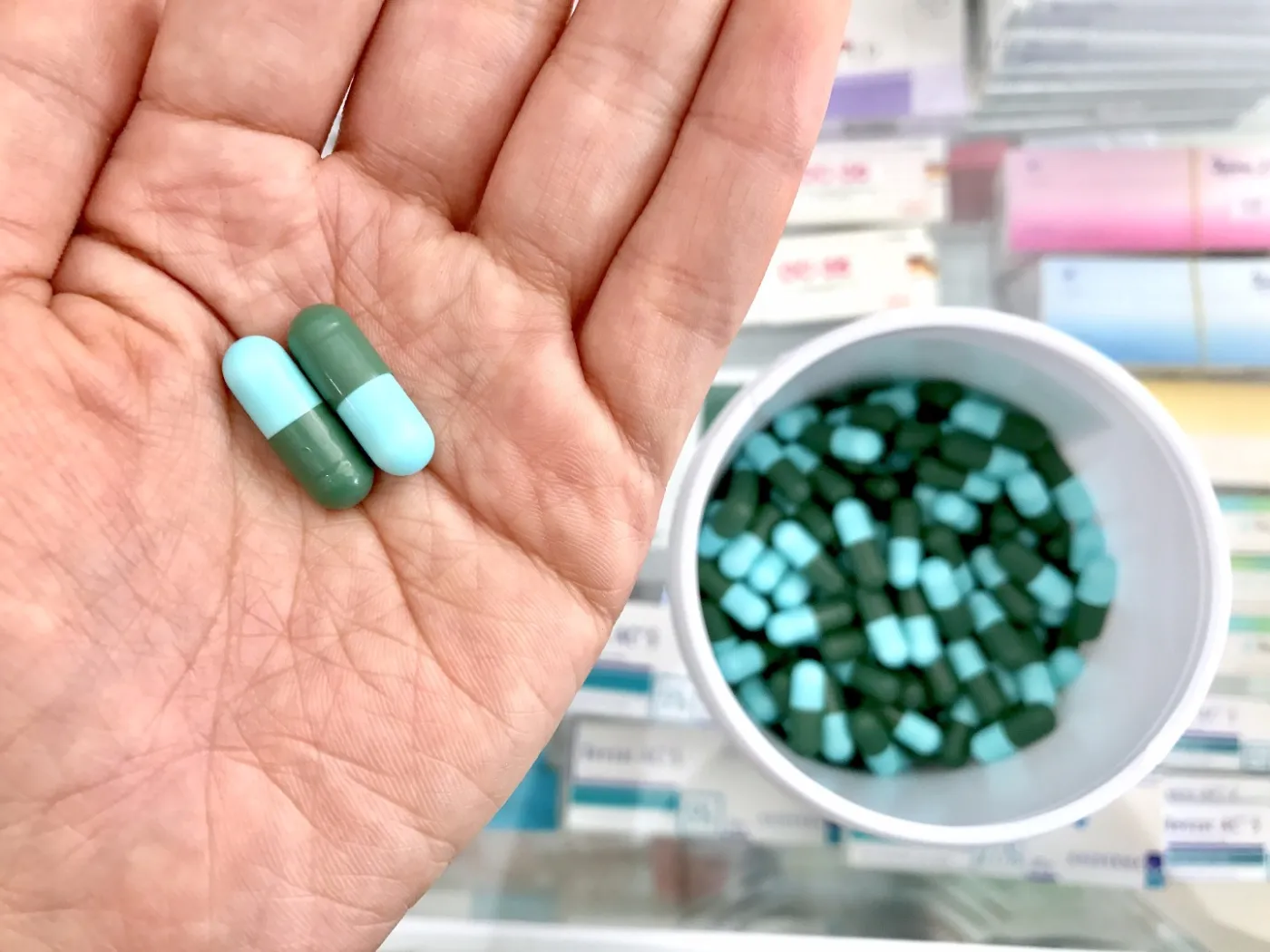 MZ: prace nad zasadami sprzedaży leków w sklepach – wstrzymane