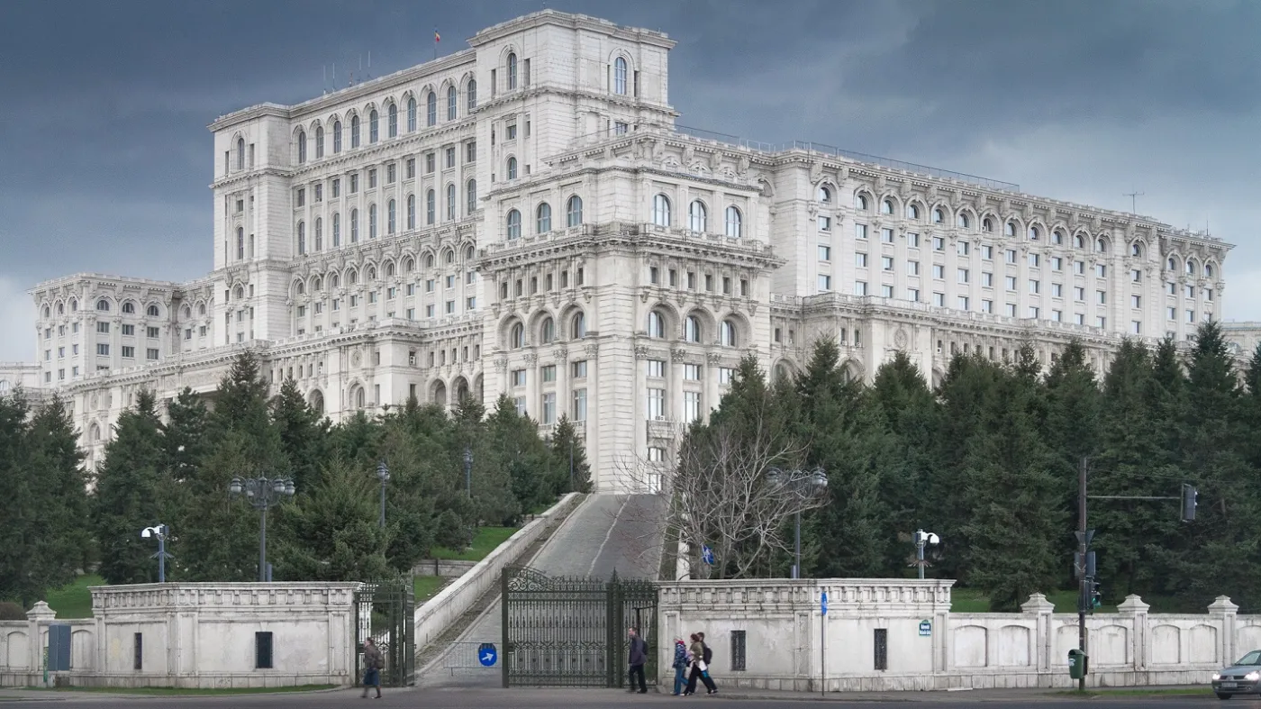 Rumuński rząd hojnie obniża podatki, a deficyt rośnie. UE coraz bardziej zaniepokojona